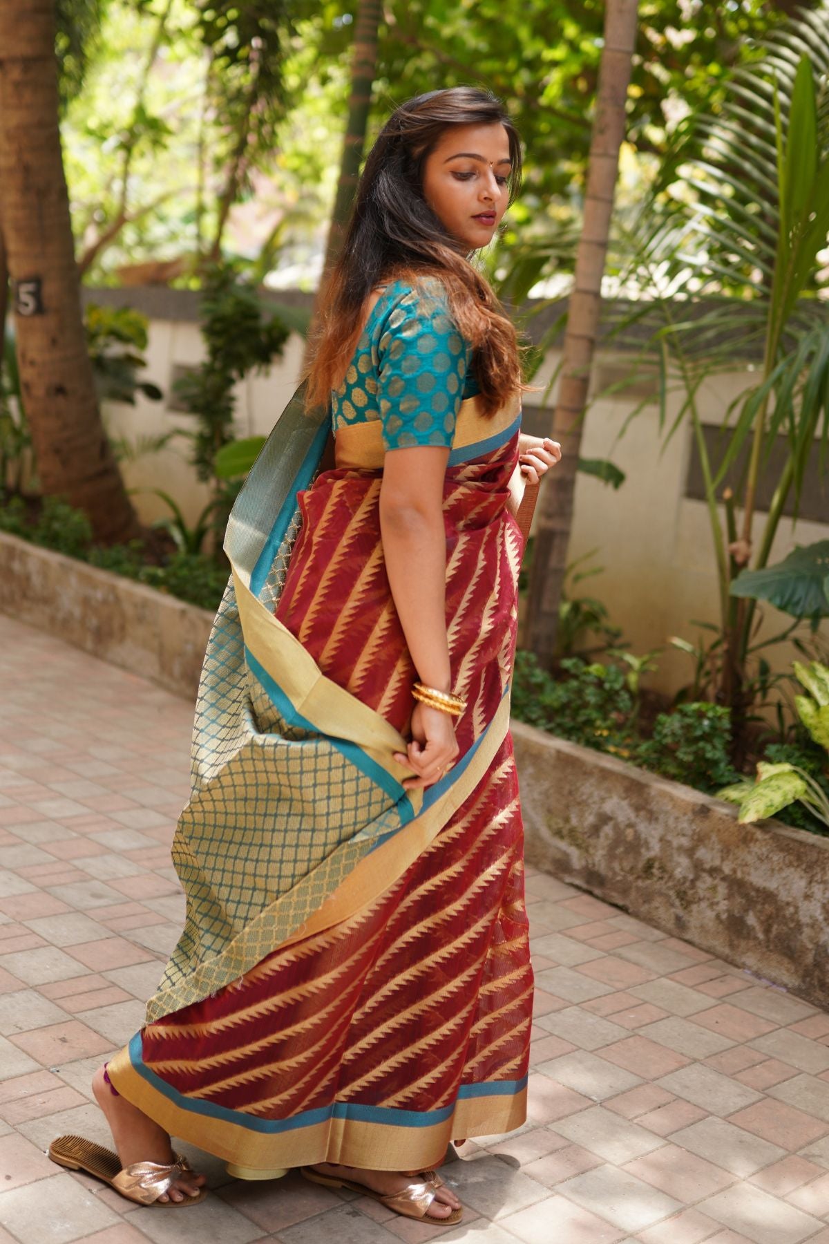 Saree model full hi-res stock photography and images - Page 2 - Alamy